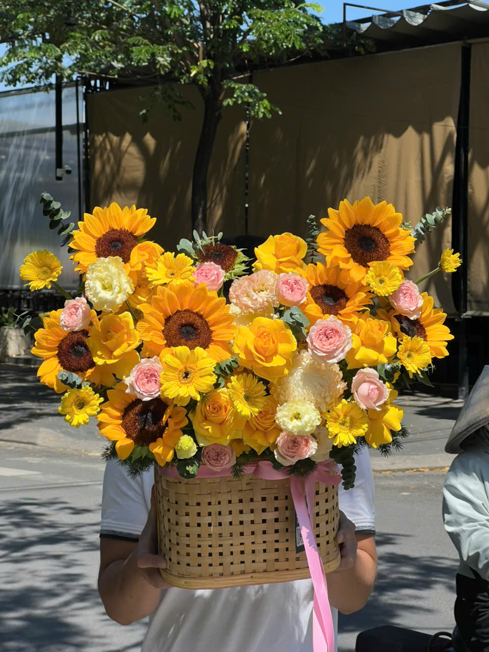Giỏ Hoa Chúc Mừng Khai Trương – Cách Chọn Đẹp, Ý Nghĩa Và Gây Ấn Tượng Nhất