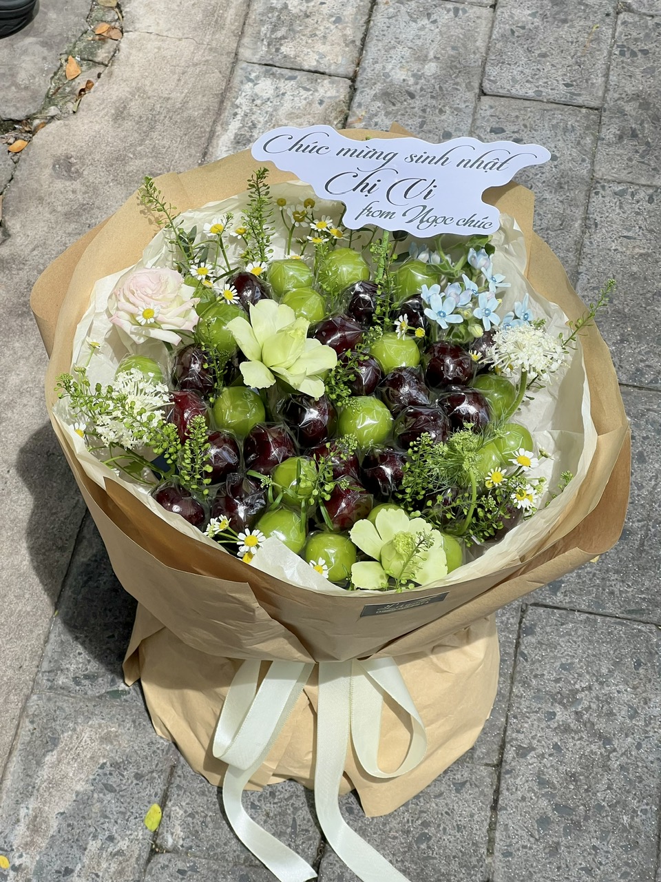 Bó hoa nho mix cherry