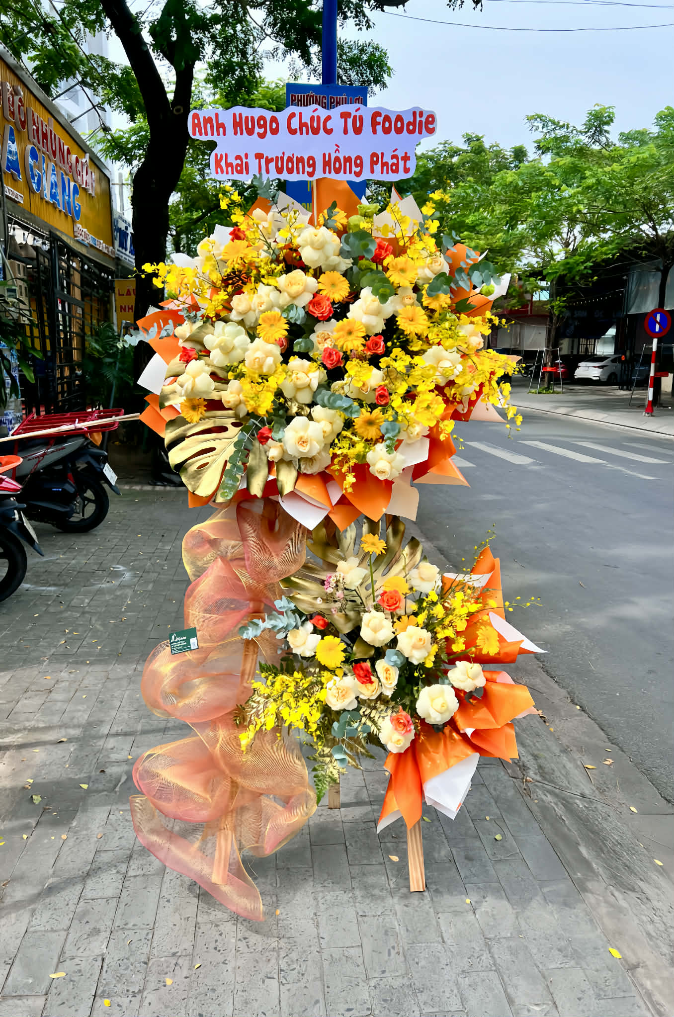 Kệ hoa mừng khai trương