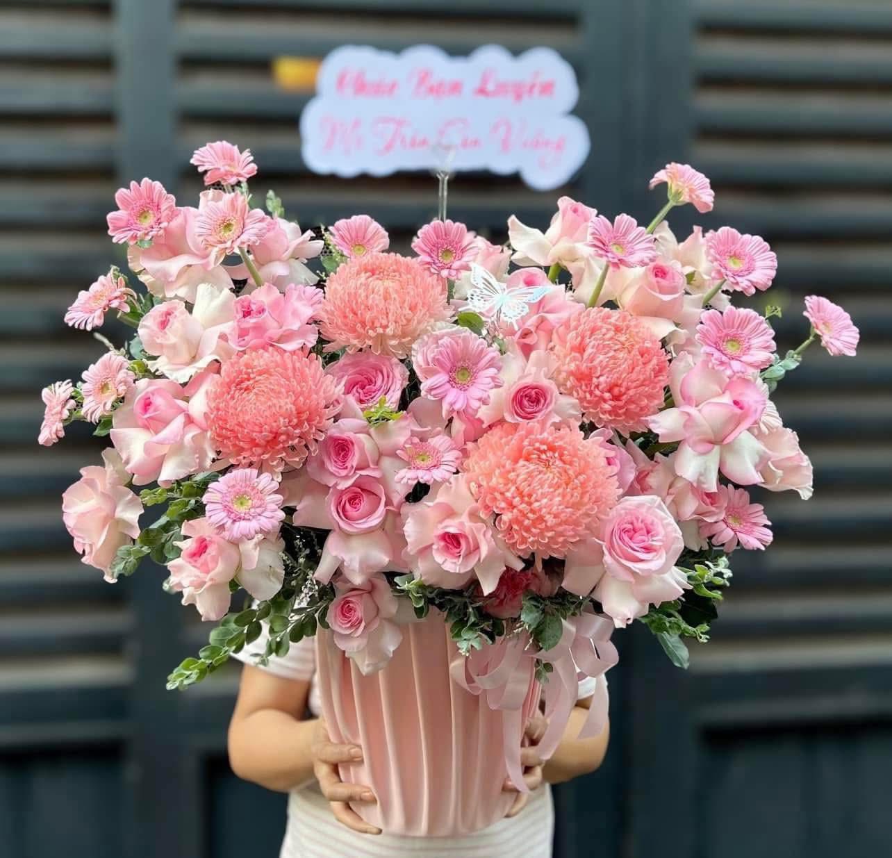 Giỏ Hoa Chúc Mừng - Trang nhã, lịch sự