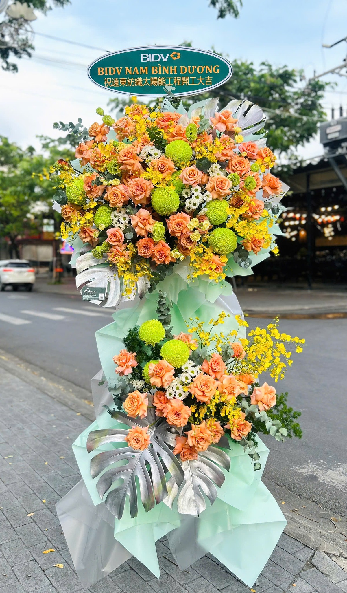 KỆ HOA CHÚC MỪNG